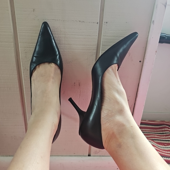 Amalfi Black Pointed Heels Pumps Size 8B - Picture 2 of 9